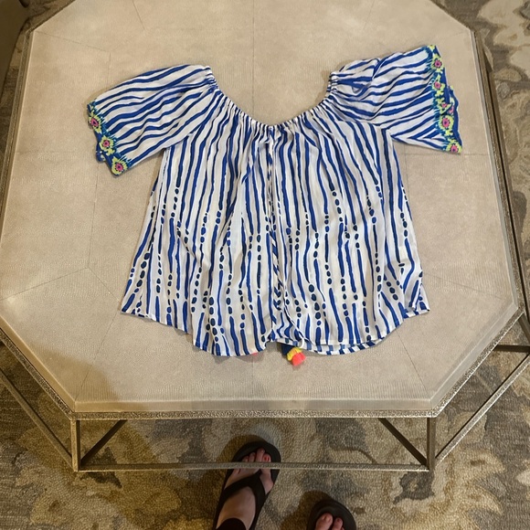 Lilly Pulitzer Blue and White Patterned Blouse - Picture 7 of 7